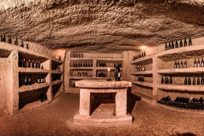 Sebuah Cella ruang bawah tanah di Monferrato (Italia Utara) yang telah disulap menjadi ruangan penyimpanan Wine (sumber: cinquequinti.com)